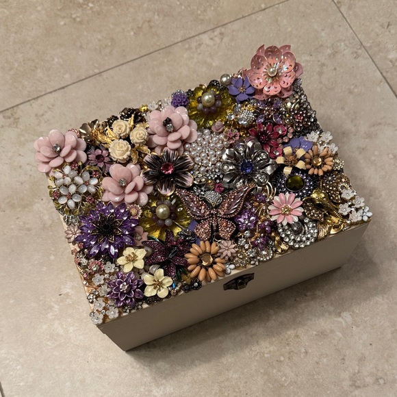 Floral Embellished Clutch - Picture 2 of 3